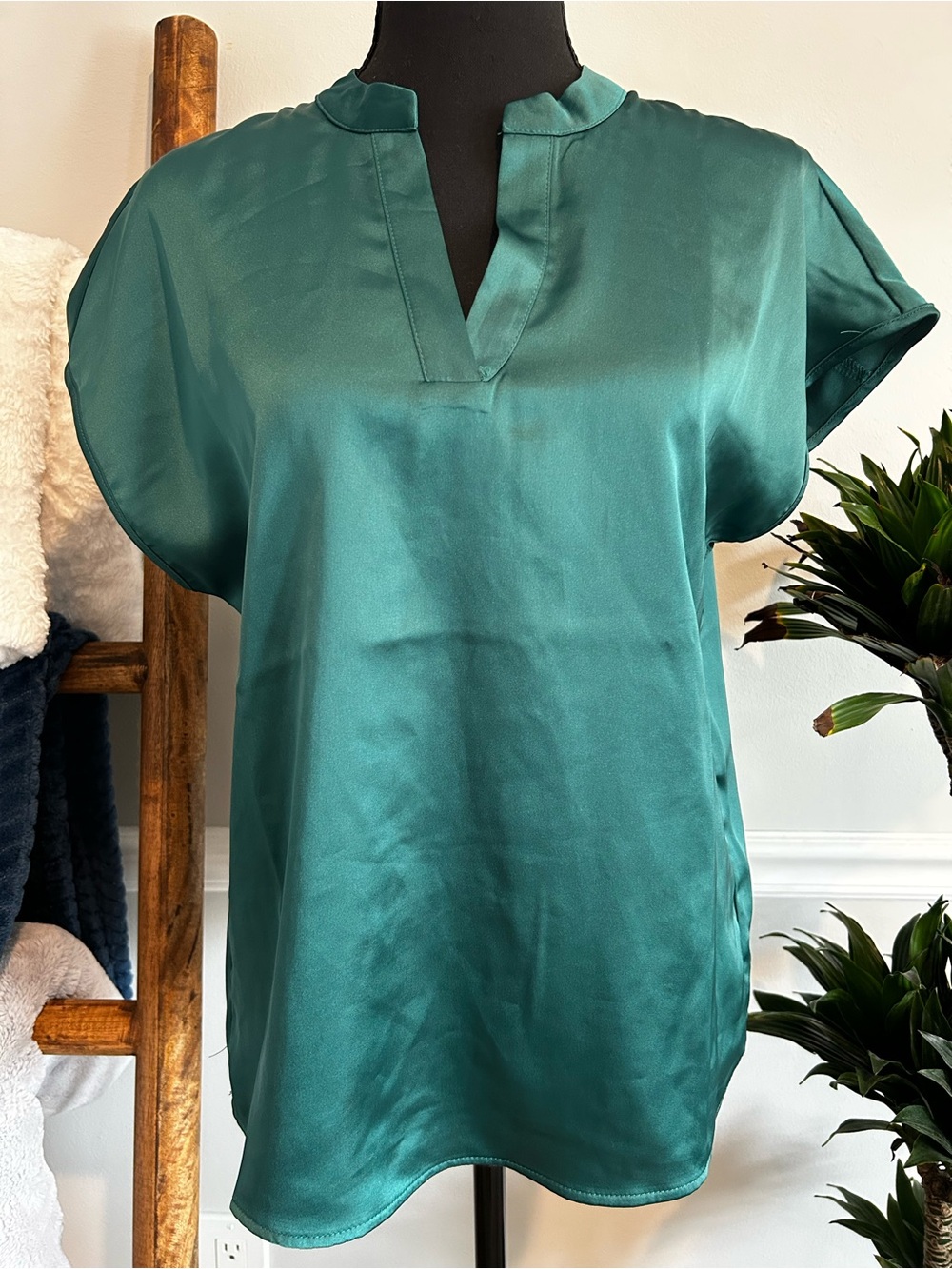 Nicole Miller Teal Satin Split-Neck Cap Sleeve Blouse Size M